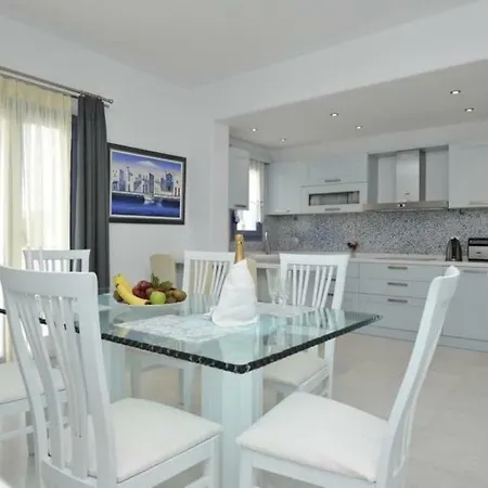 Oceana 6 Bed Luxury Beachfront In Villa Parikia (Paros)